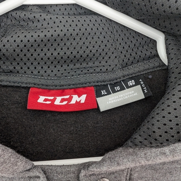 CCM Youth's Hockey Hoodie - NHL Red Wings (XL 160) - Picture 4 of 5